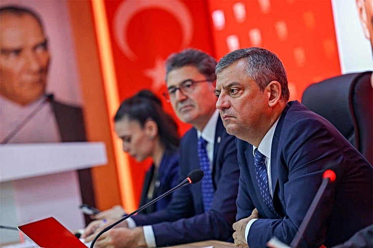 Özgür Özel’in genel başkanlığını yaptığı Yeni Parti'ye