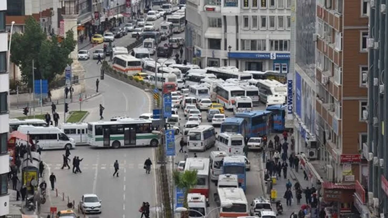 Adana’da 2026-2027 eğitim-öğretim yılının ilk zilinin çalmasıyla yeni kriz patladı