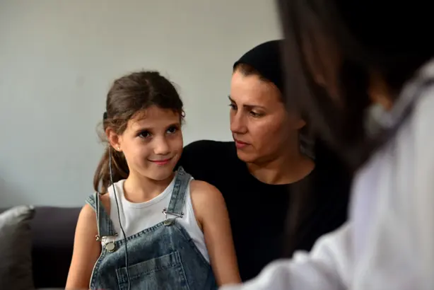 Ayşegül, yeni biyonik kulağına kavuştu