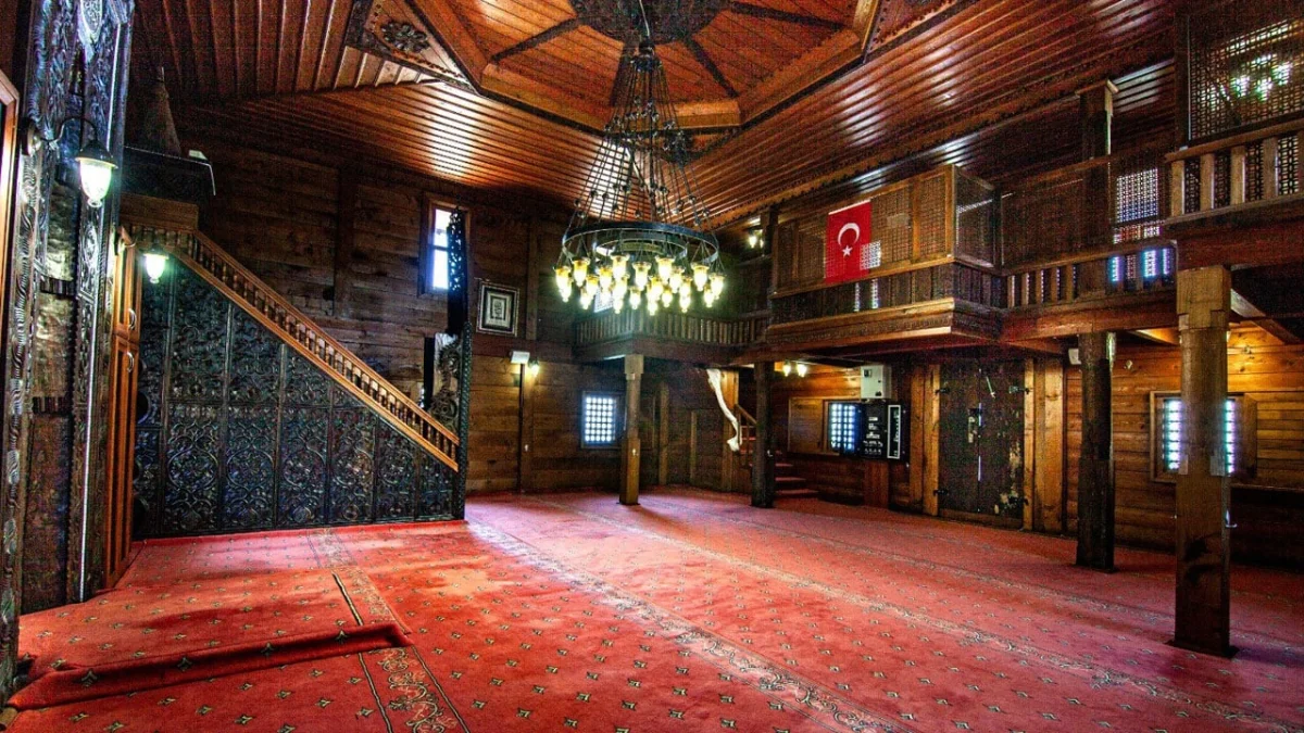 Trabzon'da taşınmaz kültür varlığı olarak tescilli toplam 210 cami bulunurken