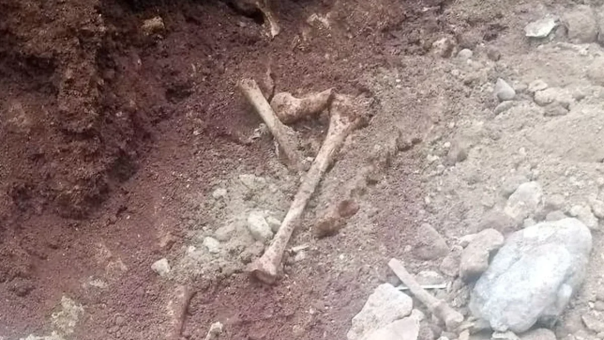 Antalya Büyükşehir Belediyesi'ne bağlı Antalya Su ve Atıksu İdaresi (ASAT) ekipler