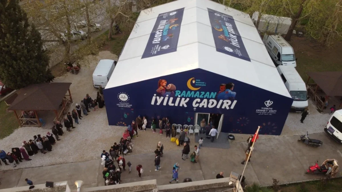 Türkiye'deki 1003 şubesi aracılığıyla her gün sıcak yemek ikramında bulunacak