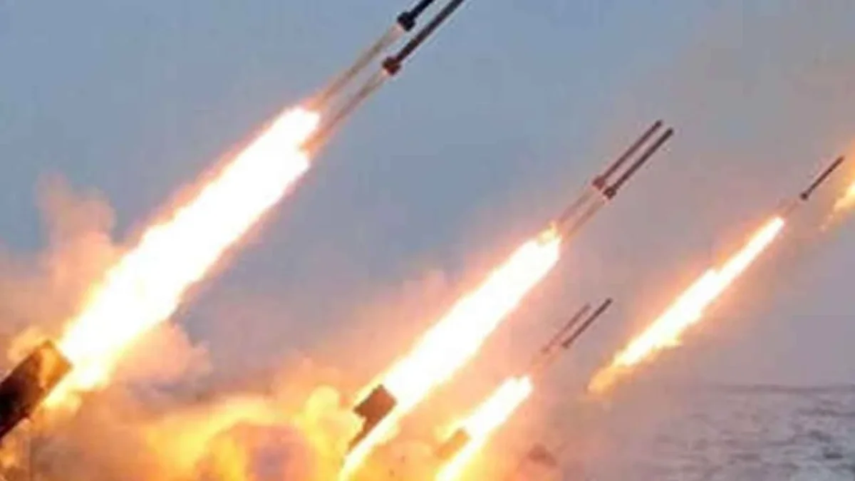 1400 kilometre öteden ateşlenen füzeler bir kenti vurdu