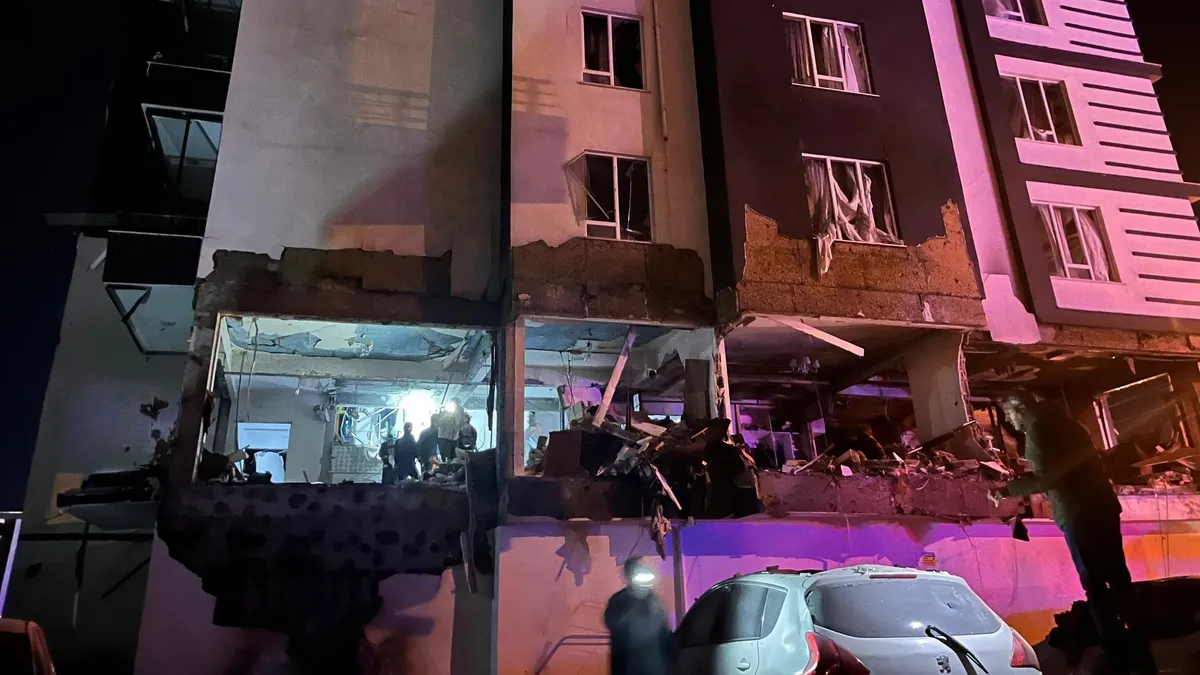 Niğde'de doğalgaz patlaması  - Denizli'de deprem meydana geldi