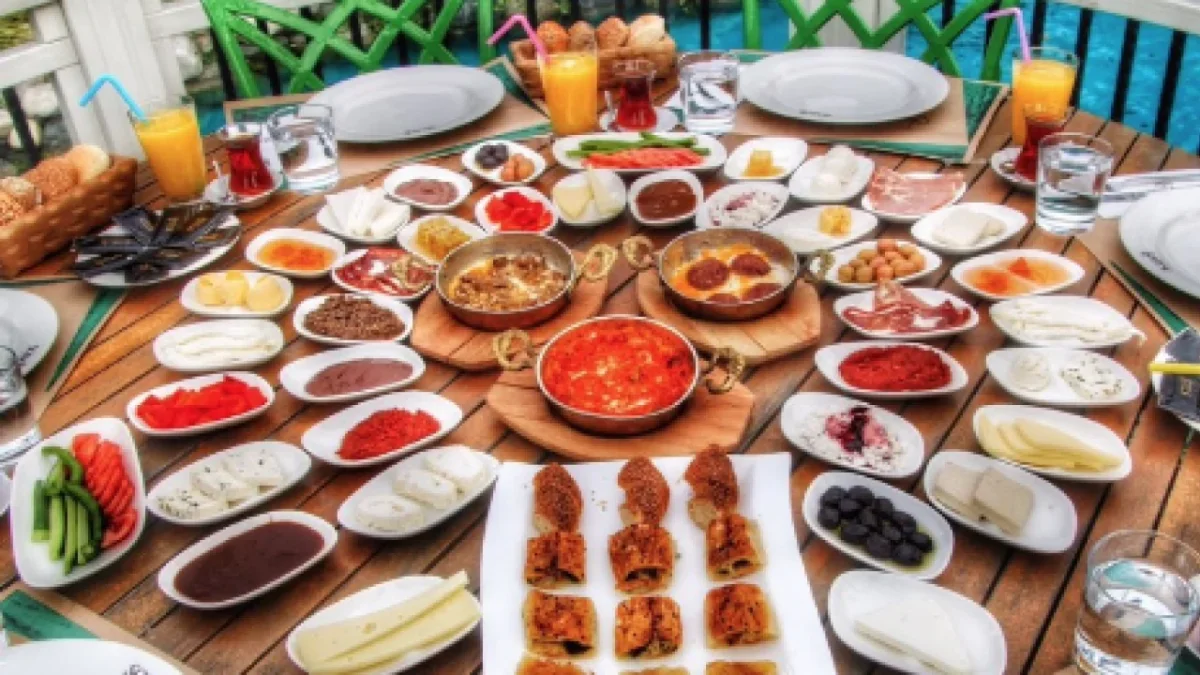 Beslenme ve Diyetetik uzmanı Nisa Nur İşlek, sağlıklı beslenmeye dair toplumda yaygın olan yanlış inanışlara dikkat çekti.