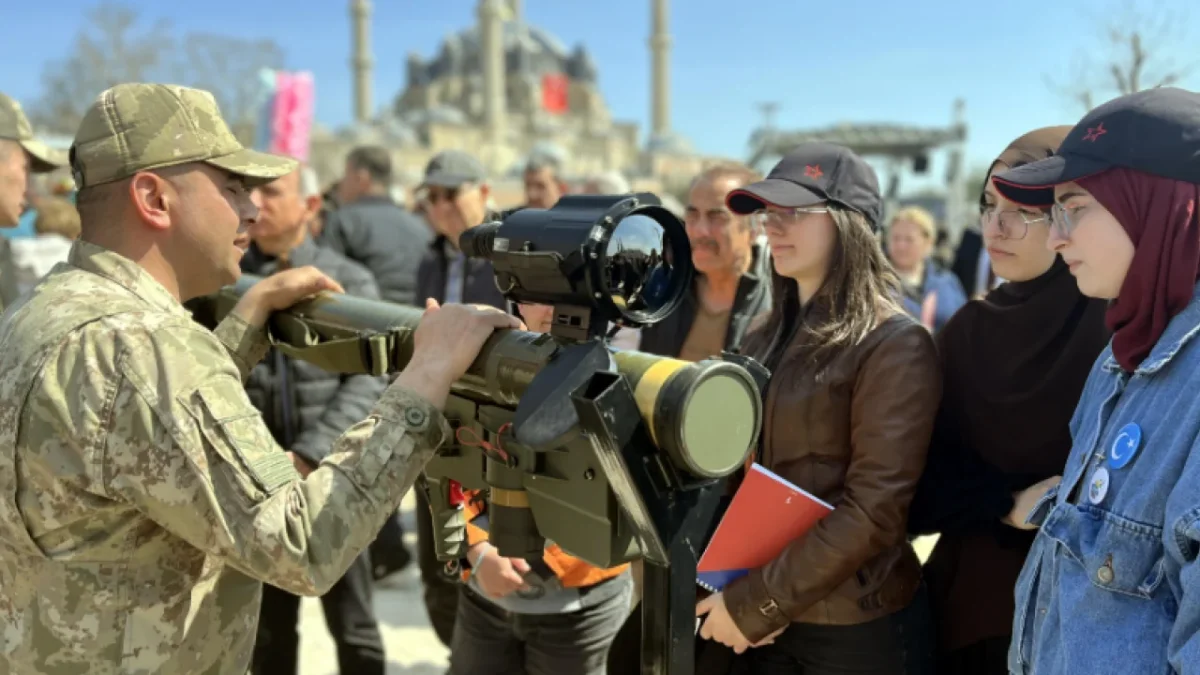 Yerli ve milli savunma sistemleriyle, Türk Silahlı Kuvvetleri’ne ait silah ve teçhizatların bulunduğu sergi