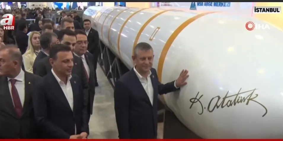CHP lideri İstanbul’daki savunma sanayii fuarında boy gösterdi