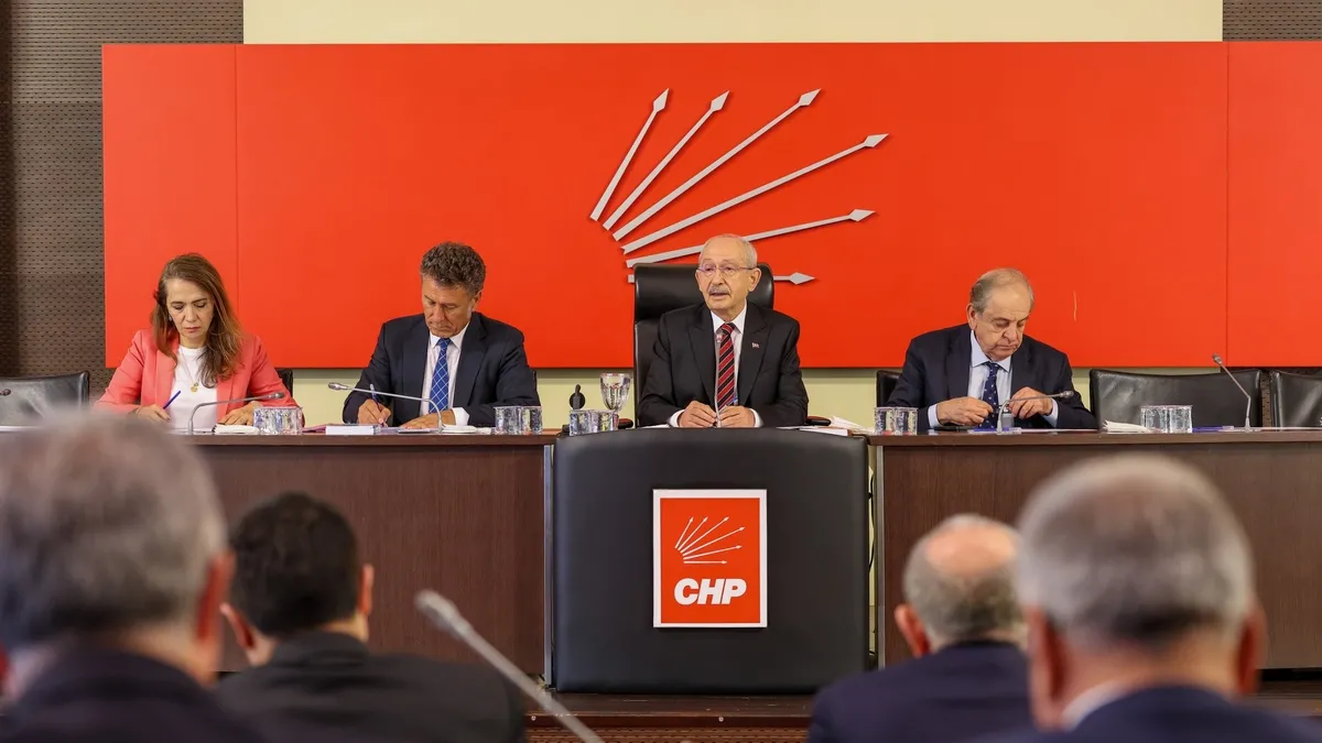 CHP'de "şaibesiz" bir kurultay için arınma sürüyor
