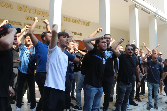 Adana Demirspor taraftarları