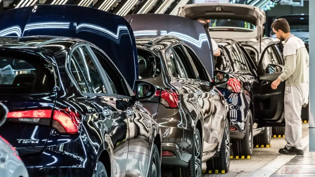 Otomobil üretimi ise yüzde 19 düşüşle 424 bin 667 adede geriledi